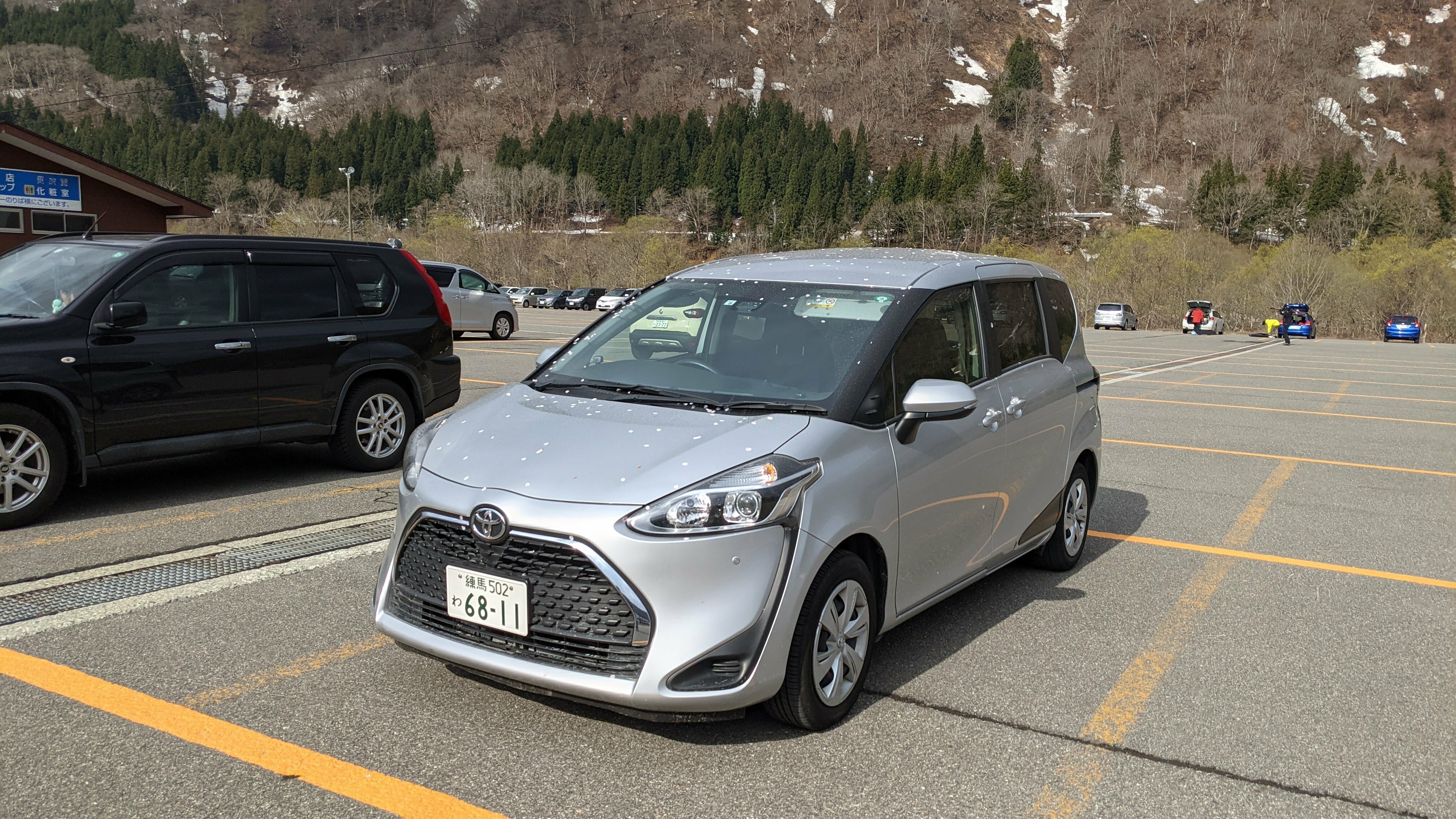 The rental Toyota Sienta that we took skiing once