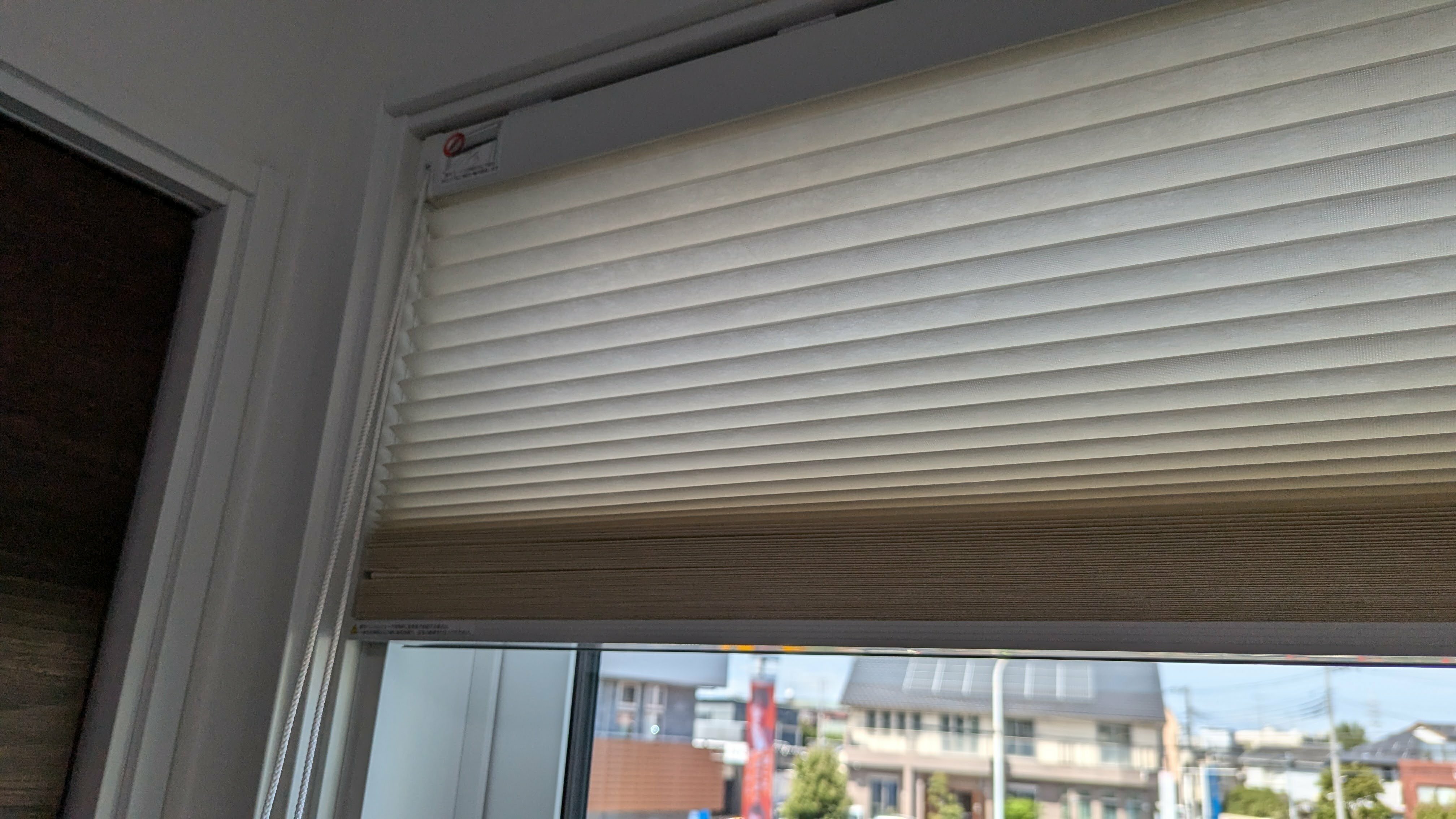 Manual lace honeycomb shade