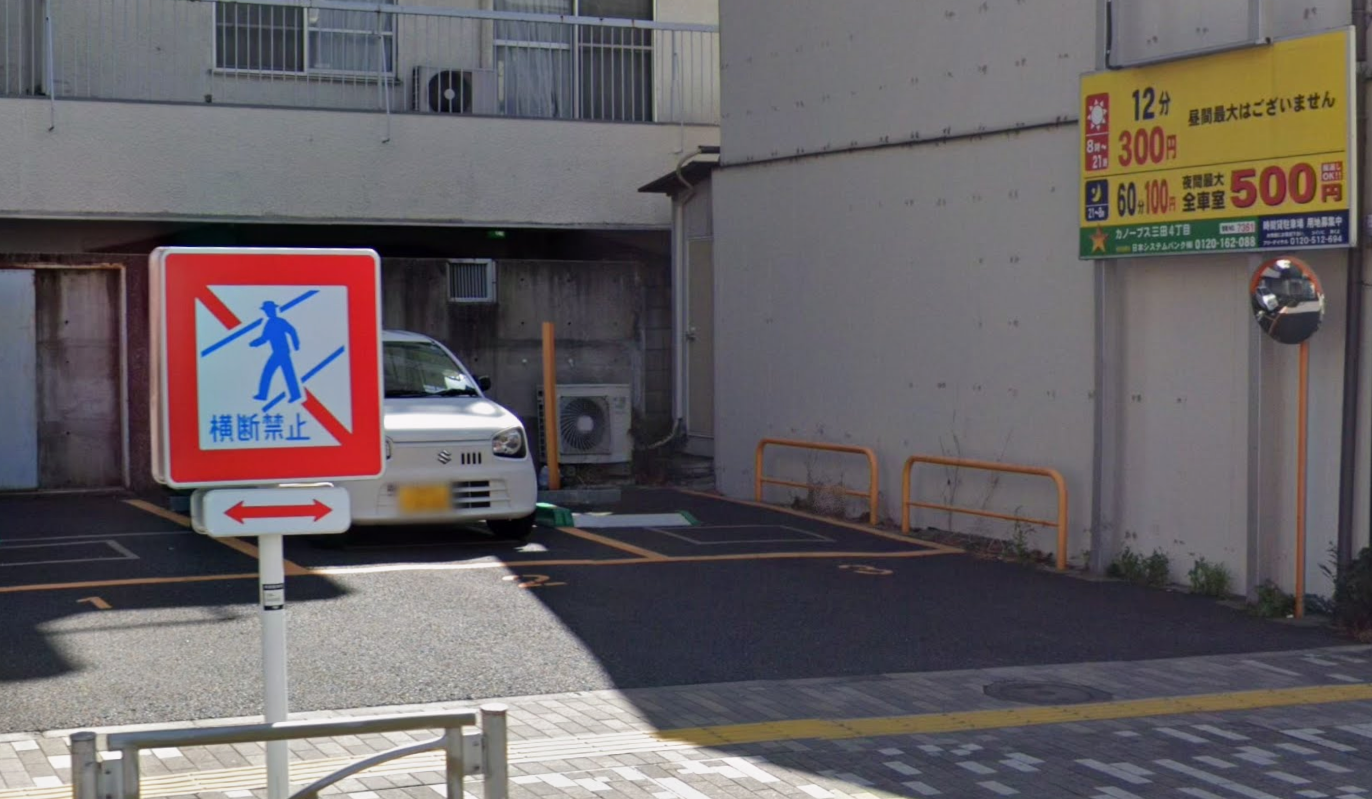 Small and expensive parking in central Tokyo (Minato)